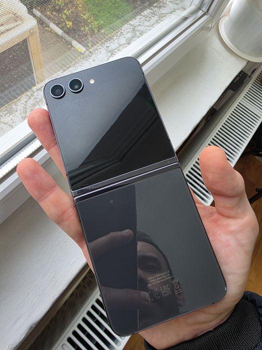 Telefon Samsung Galaxy Z Flip5 – 512GB, varianta cu stocare mare.
Star