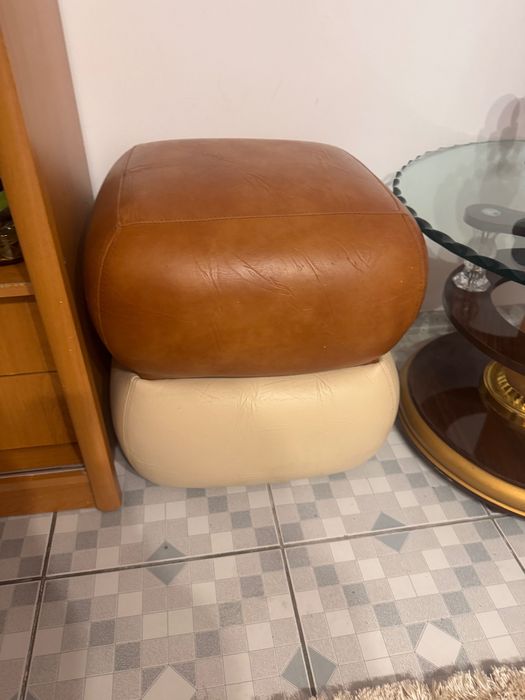 Masa cafea + două pufuri