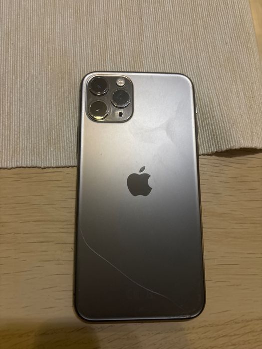 Apple 11 pro заключен перфектен става за части
