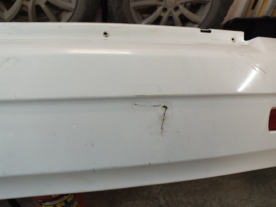 Бампер задний Приора 1, белый, с катафотами.