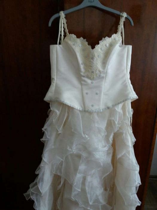 Rochie mireasa culoare crem