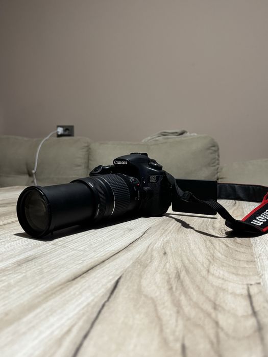 Фотоапарт CANON  EOS 60D с обектив CANON 75-300 + ПОДАРЪК