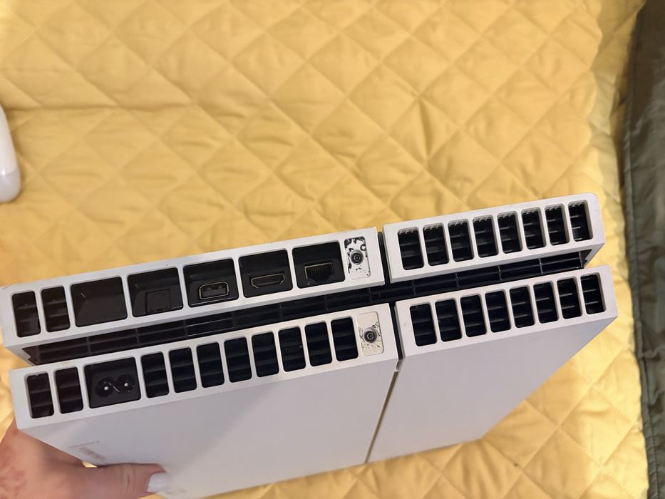 Playstation 4 бял ,?