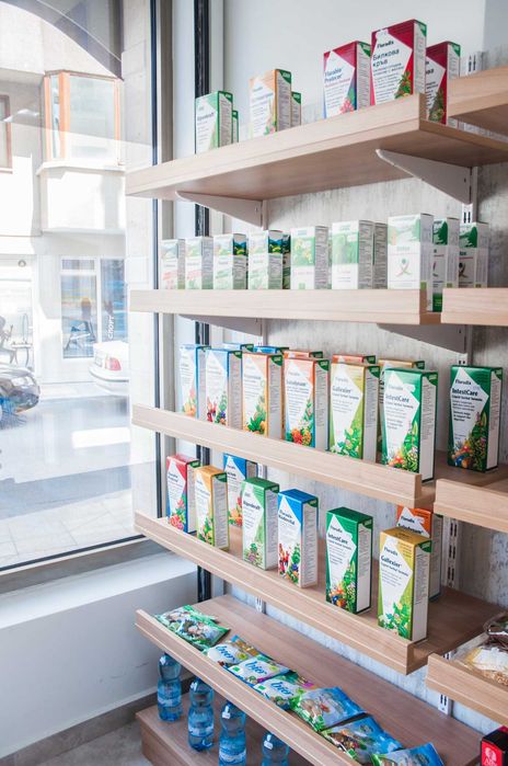 Дизайнерски рафтове/стелажи за магазин Бургас