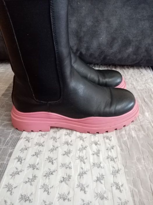 Cizme 35 negre  cu talpa roz