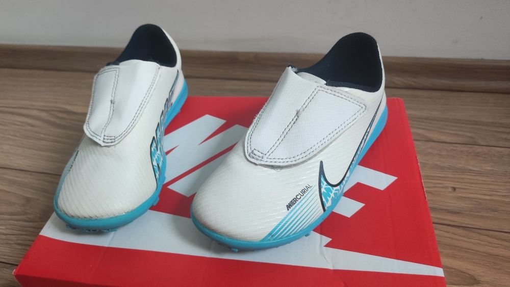 Ghete de fotbal copii Nike