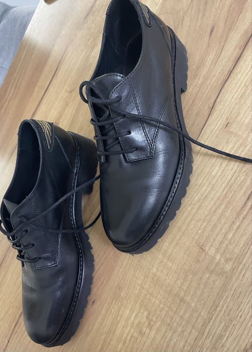 Дамски кожени обувки