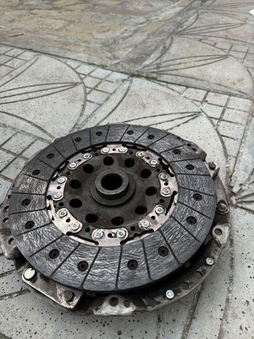 Продавам съединител + двумасов маховик (комплект)  За Мерцедес бенз