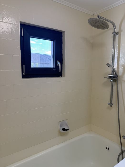 Inchiriez apartament 3 camere Onesti str Libertatii blocuri noi