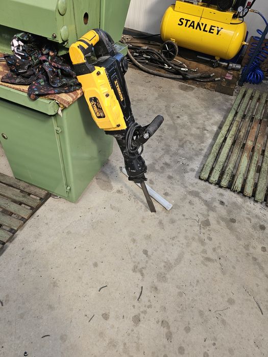 Къртач DEWALT професионален
