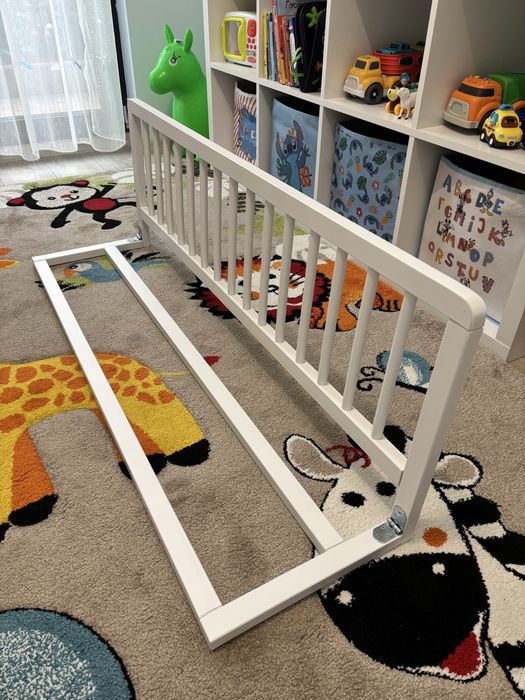 Дървена преграда за легло