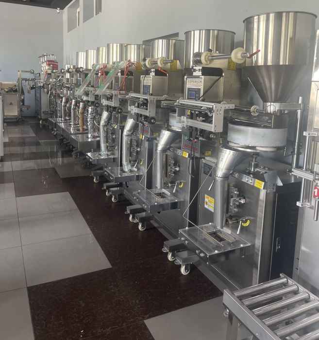 Vertikal avtomat qadoqlash uskunasi 100gr upakopka aparat suv upakobka