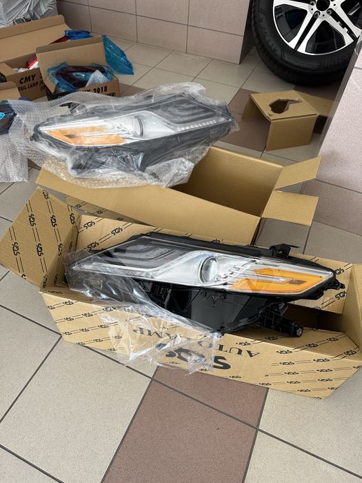 Toyota Camry передние фары / фара