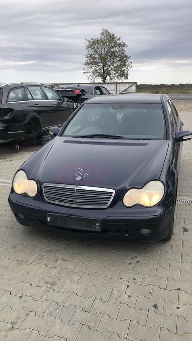 Dezmembram Mercedes-Benz C220 2.2 CDI an fabr. 2003