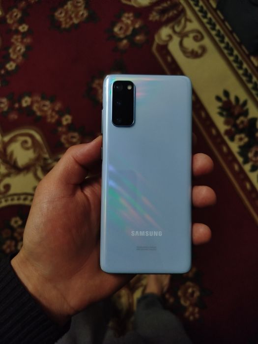 Samsung Galaxy S20 5G yaxshi holatda 12/128GB korea
