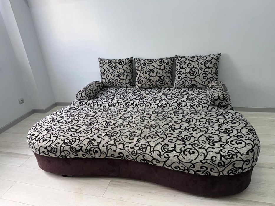 Диван , двухспальный , срочно