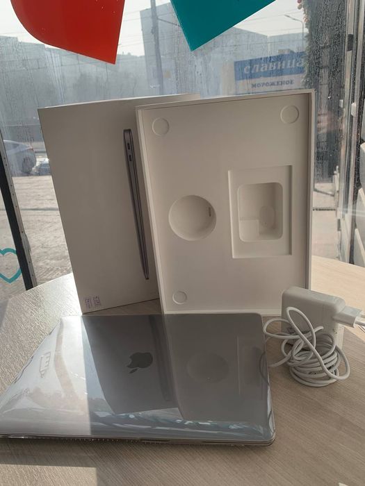 MacBook Air M1 (2020)