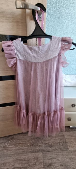 Продам платья на девочку 7-8 лет