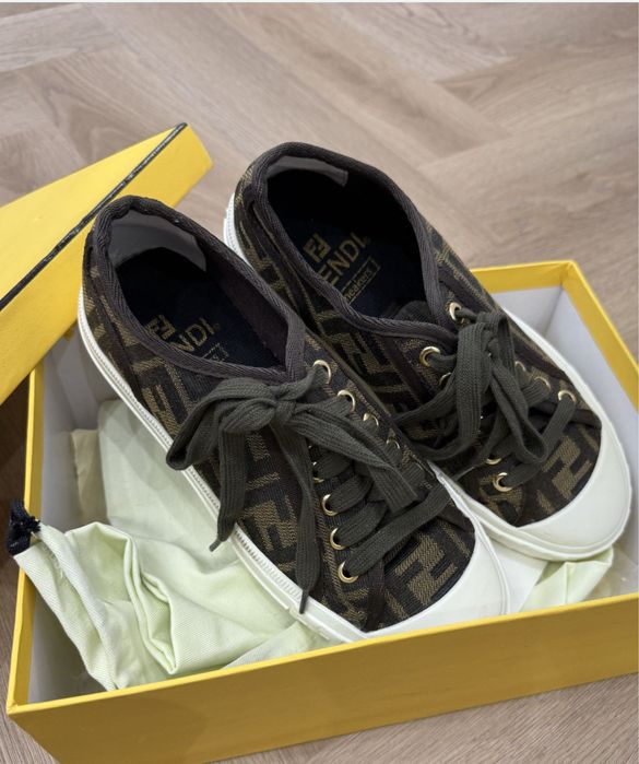 Продам новые кеды