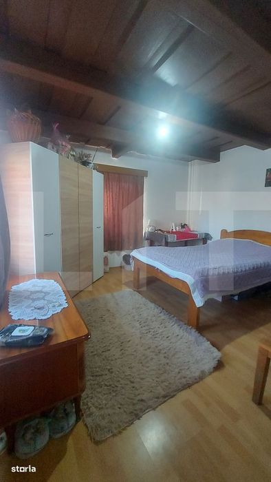 Casa cocheta din lemn masiv cu teren si livada – liniste, natura si