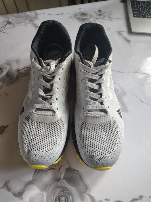 Продам кроссовки размер 48