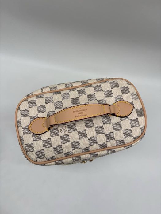 Косметичка брендовая на скидке