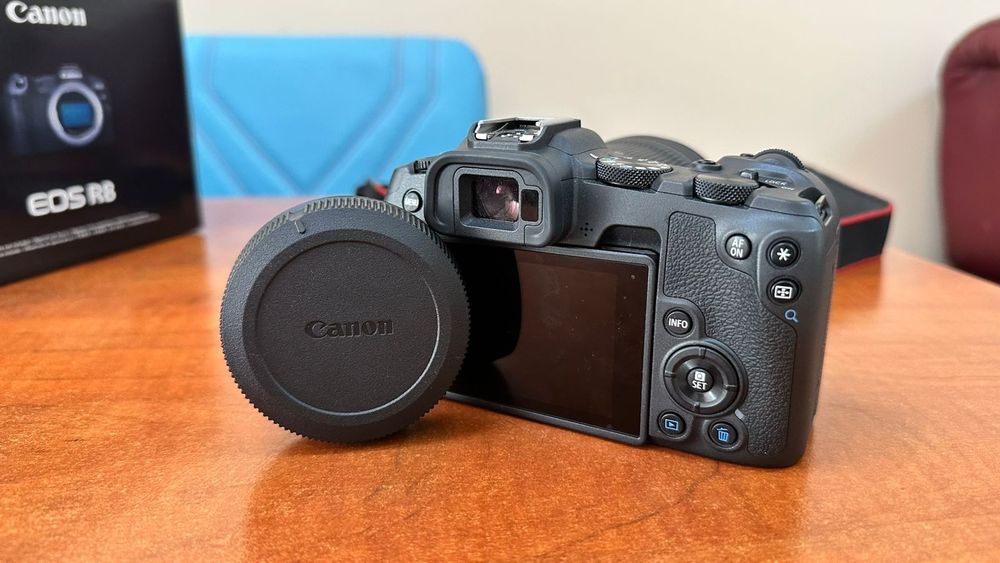 Canon EOS R8 + объектив