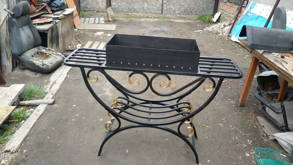Продам мангал с элементами ковки удобный