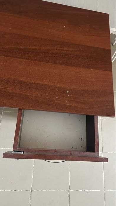 Продам письменный стол.