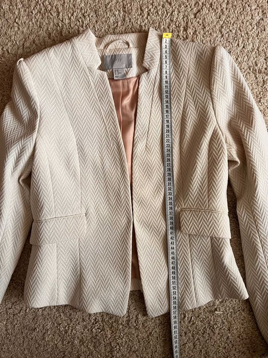 Sacou H&M dama model texturat in zig zag