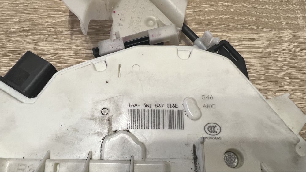 Broasca VW Passat CC facelift (2012-2016) dreapta fata 5N1 837 016E