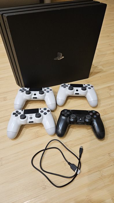 Ps 4 PRO -  Play Station Hdd 1TB -  Imagine 4K cu 4 controller / joystick