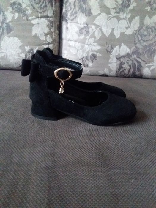 Продам туфли для девочки