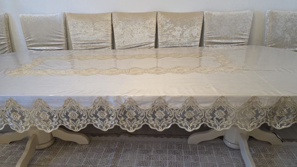 Стол со стульями