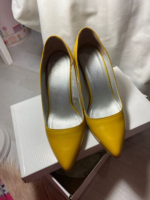 Pantofi piele naturală mărimea 38