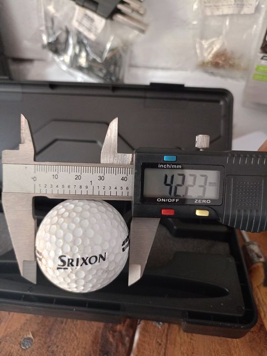 Mingi de Golf marca Srixon,folosite un sezon.