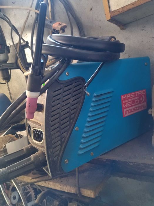 vand doua aparate de sudura unul cu electrozi si tig 1050lei si unul cu electrozi si sarma flux 380lei