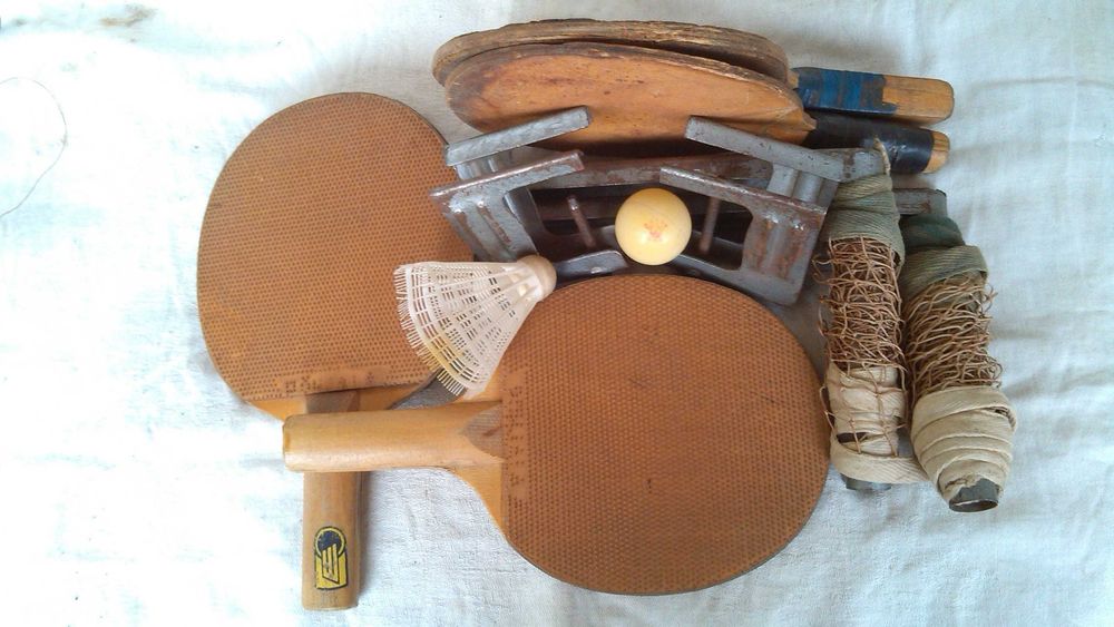 Ракетки, мячик и сетка для настольного тенниса