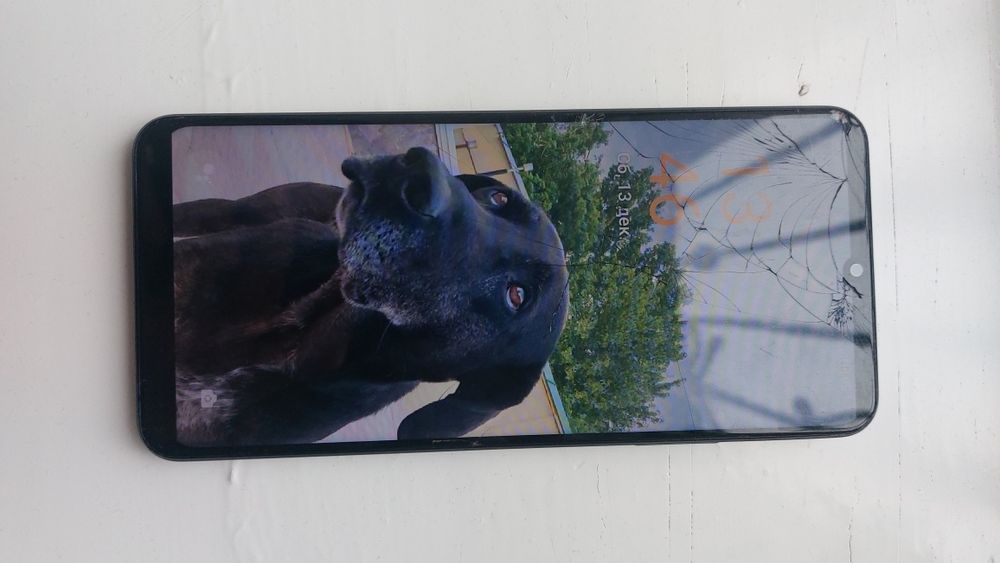 Продам телефон срочно