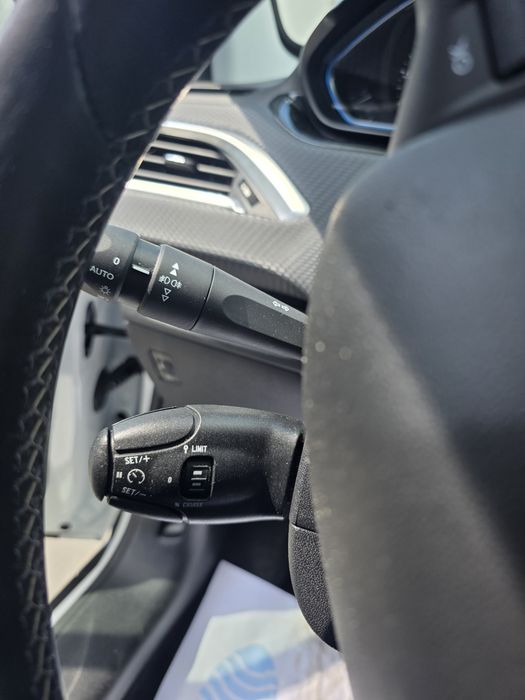 Peugeot Model 2008, EURO 6,  Echipare Top ALLURE | 146.300 km Reali verificabili CarVertical