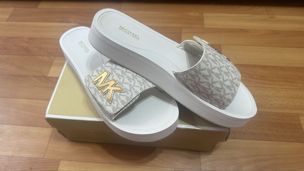 Оригинал Шлепанцы Michael Kors бежевый