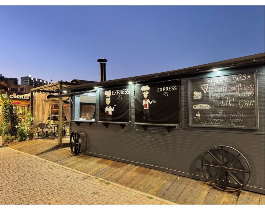 Afacere la cheie! Container stradal pentru clatite/ waffle / cafea /street food – pregatit pentru sezon