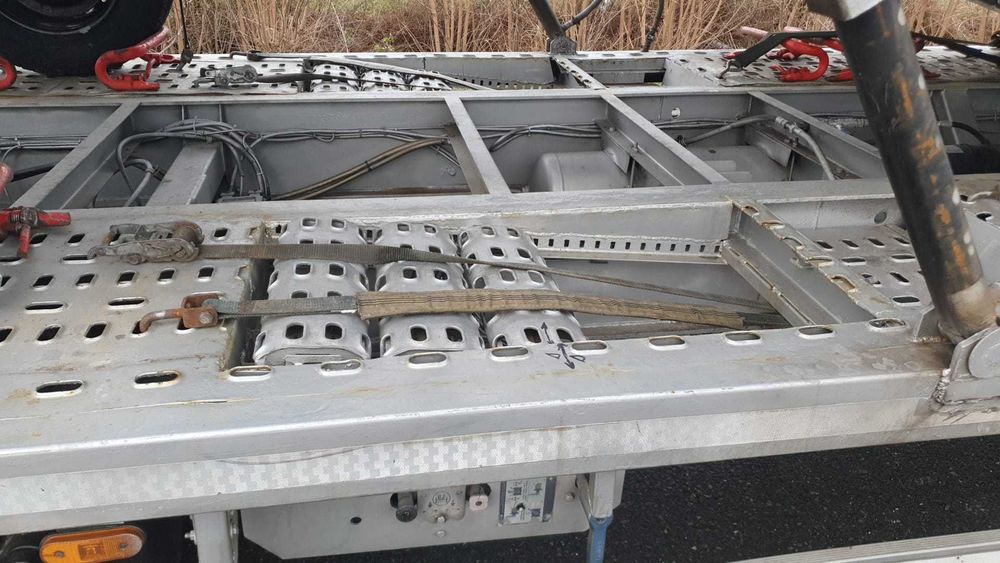 Transportor auto Mercedes Atego cu platforma Baranyai