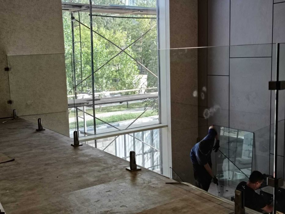 Перила и ограждения из стекла