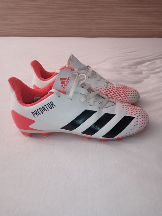 Детски бутонки Адидас Predator номер 37/1/3 като нови.