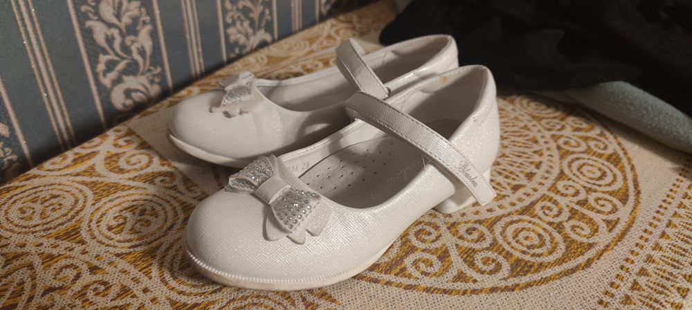 Продам туфли для девочки