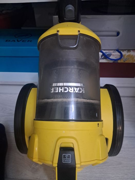 Пылесос KARCHER в хорошем состоянии.  Рабочий. Для чистки автомобиля