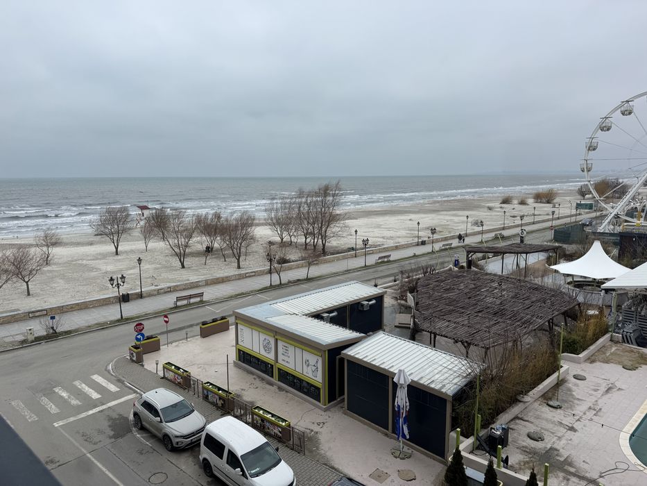 Vand apartamentprimul rand la mare