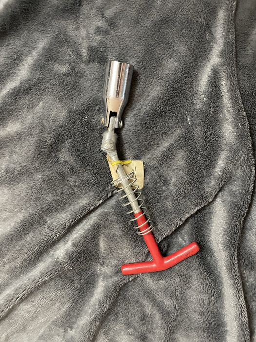 Ключ для свеч на 21