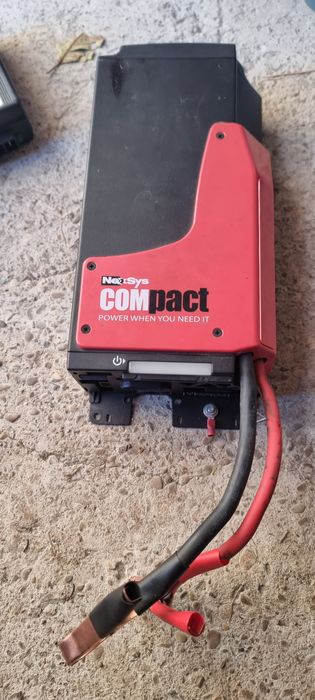 Vand Invertor ..  Se poate folosi si la panouri  solare